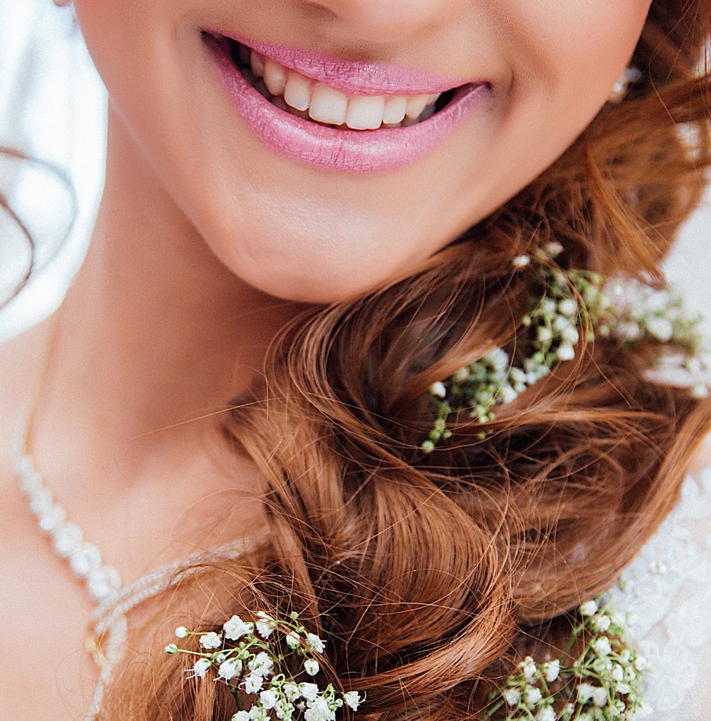 lady bride wanting cosmetic dentist ealing for beautiful white wedding smile